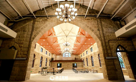 Hogwarts-like hall in Zhejiang University