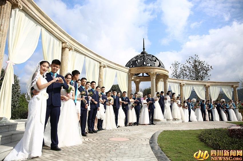 So romantic! 99 couples express love at university garden in Sichuan