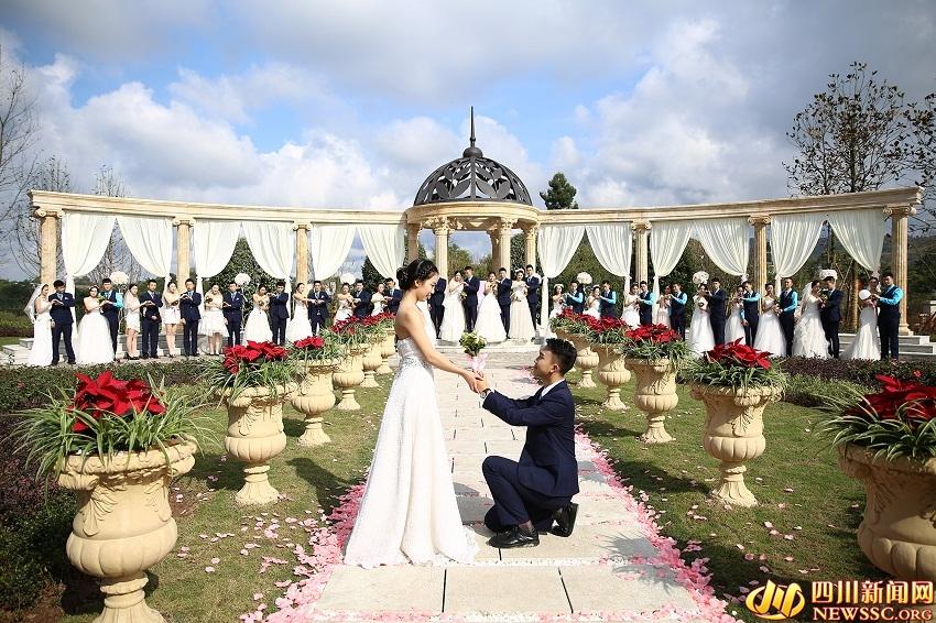 So romantic! 99 couples express love at university garden in Sichuan