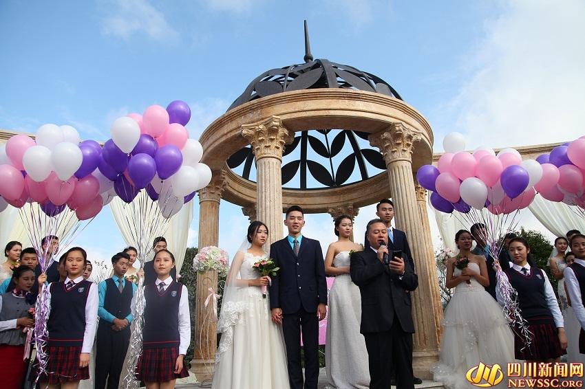 So romantic! 99 couples express love at university garden in Sichuan