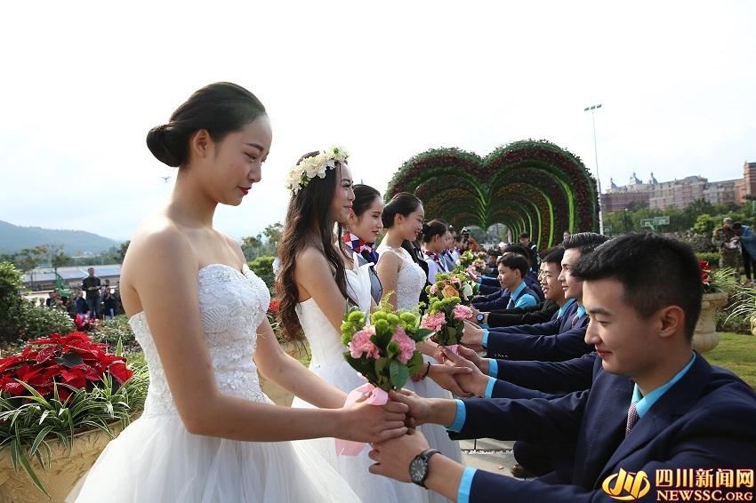 So romantic! 99 couples express love at university garden in Sichuan