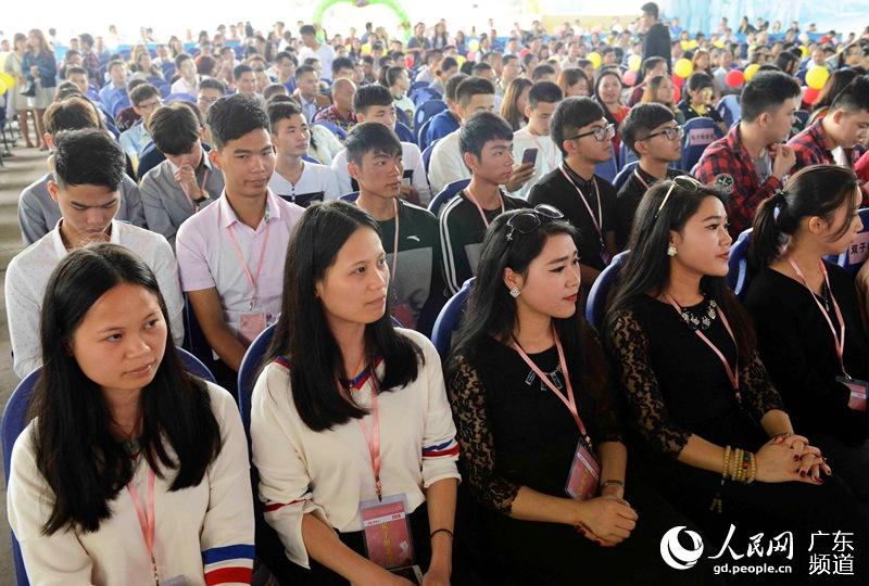 Double blind dates between twins