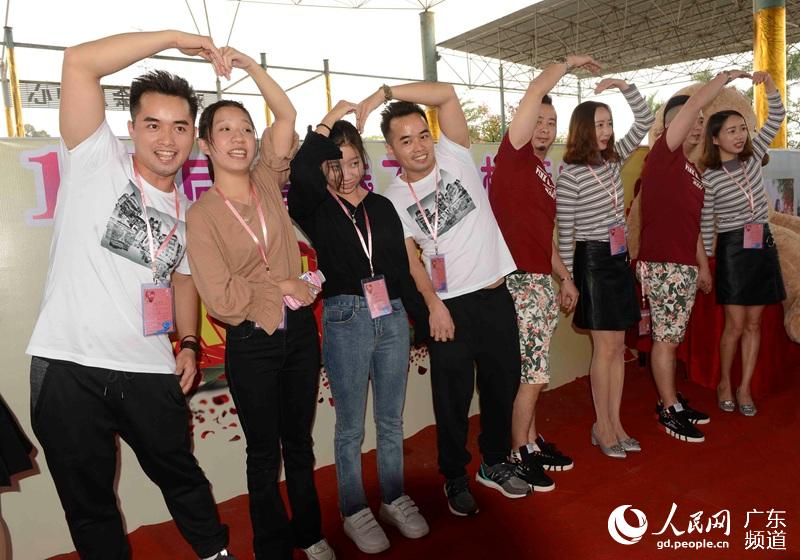 Double blind dates between twins