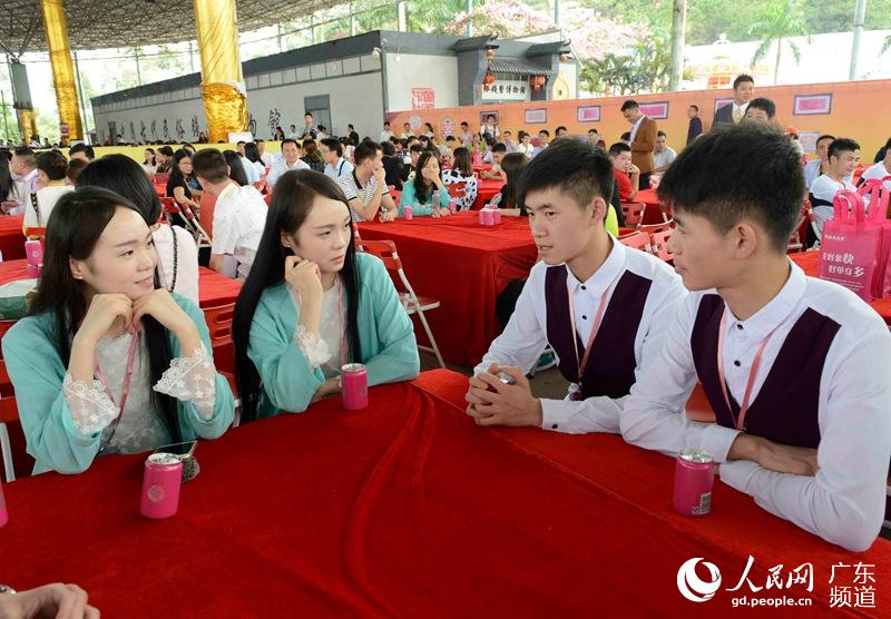 Double blind dates between twins