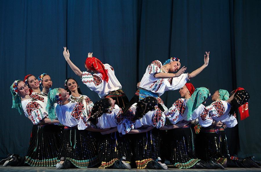 Russian dance ensemble bringing popular dance to China