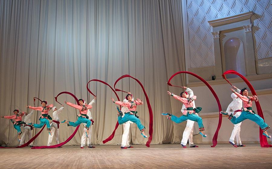 Russian dance ensemble bringing popular dance to China