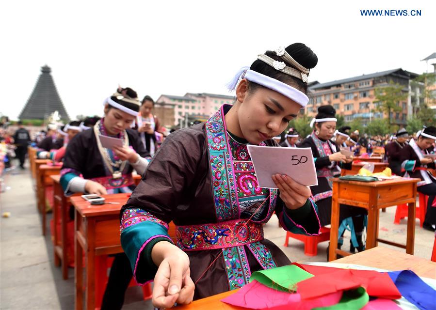 Contestants participate in embroidery contest, S China