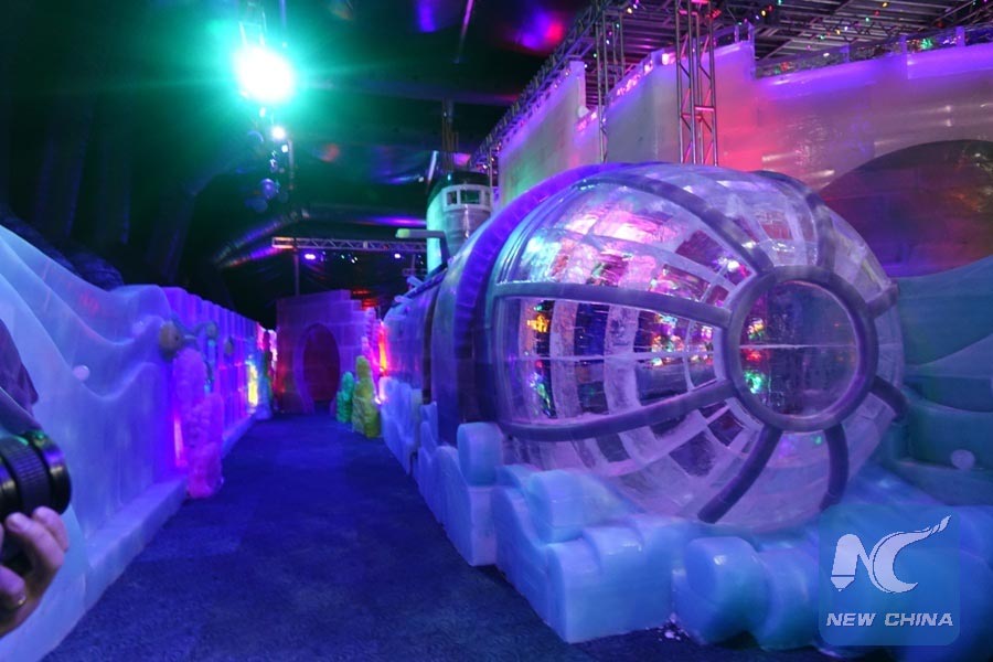 Feature: Chinese ice carvers bring Caribbean Christmas ice sculptures to Texas