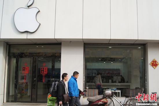 Chinese consumers demand response from Apple to iPhone shutdowns