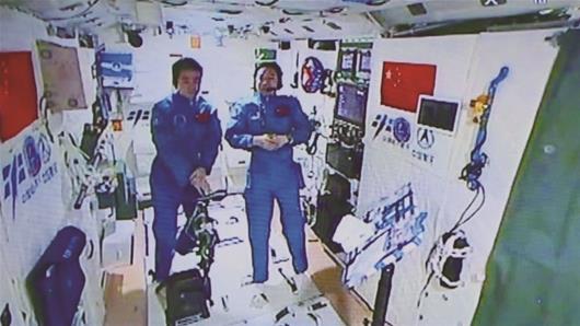 Chinese astronauts prepare to leave Tiangong-2