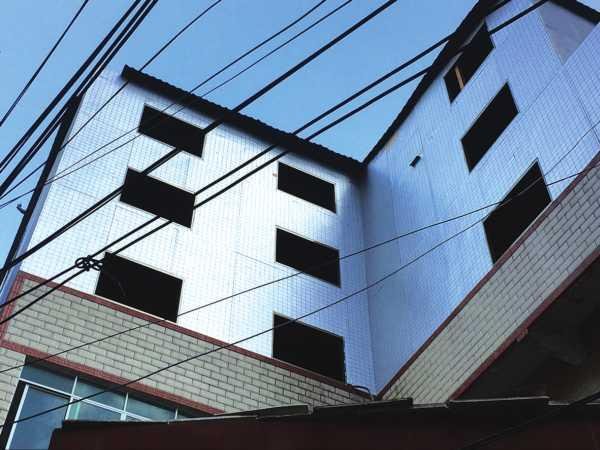 Villagers build 'paper houses' in scheme to receive demolition compensation