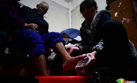 Devoted daughter takes paralyzed father on long walks