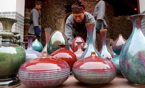Ceremony taking porcelains out of kiln in C.China