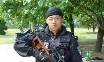 Policeman saves lives but is disfigured, now honored