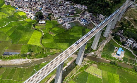 Faster to Yunnan with new high-speed rail