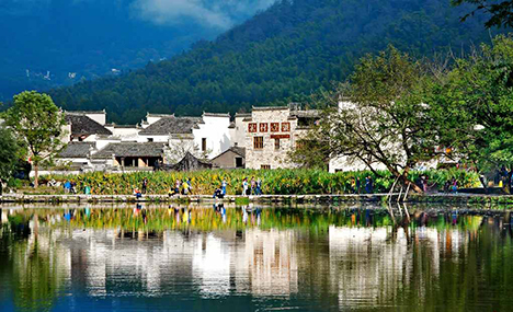 Autumn views in traditional Anhui villages 