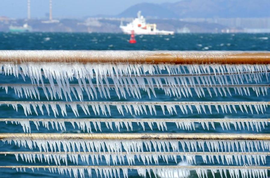 Icicles carved by wind in Dalian