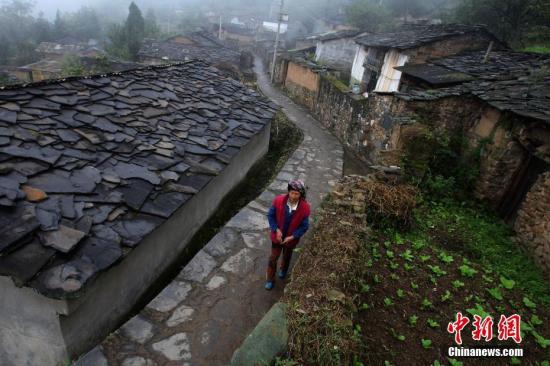 Traditional Chinese villages losing vitality and original flavor
