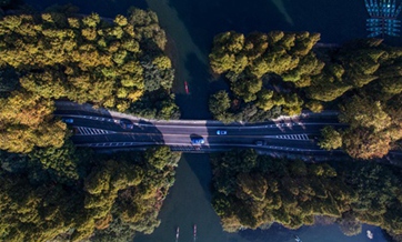 Winter scenery of West Lake in China's Hangzhou