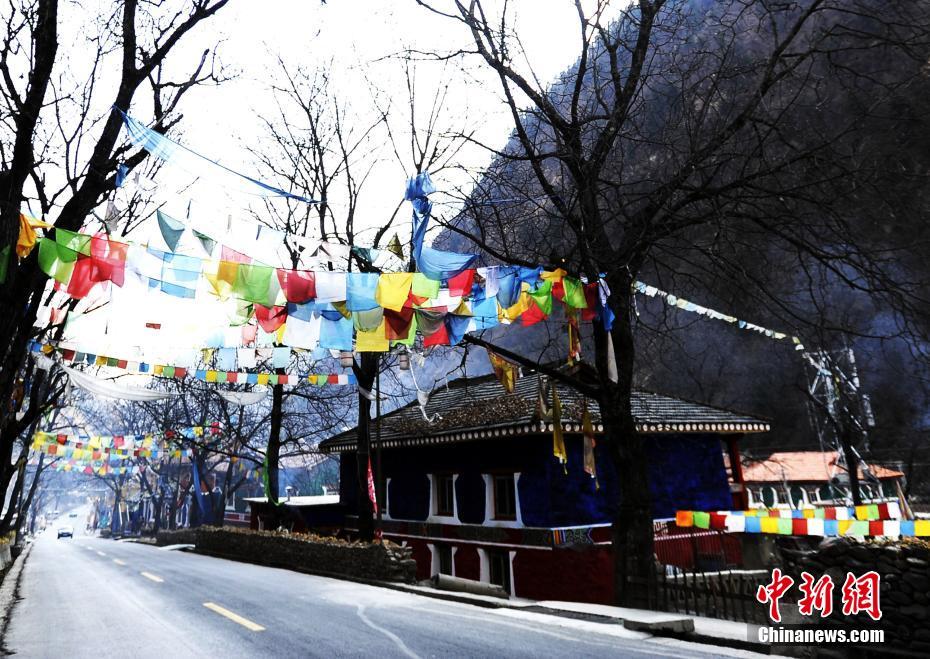 Colorful Tibetan-style residences in Sichuan
