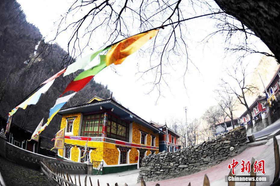 Colorful Tibetan-style residences in Sichuan