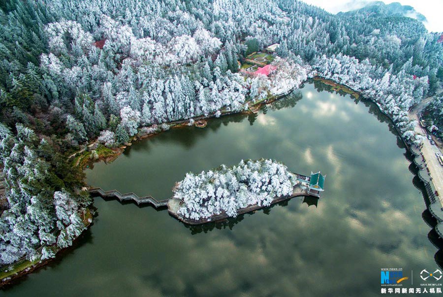 Fantastic ice-frosted scenery on Mount Lu in Jiangxi
