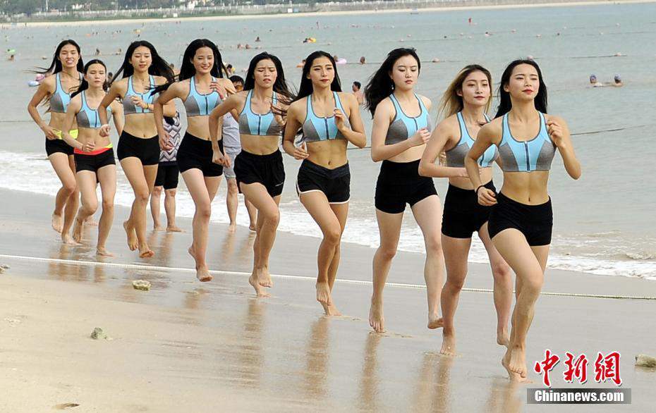 College girls in Chengdu prepare for bikini beauty pageant