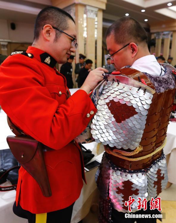 I love somebody in military uniform!