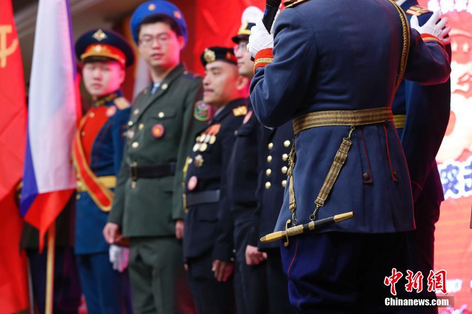 I love somebody in military uniform!