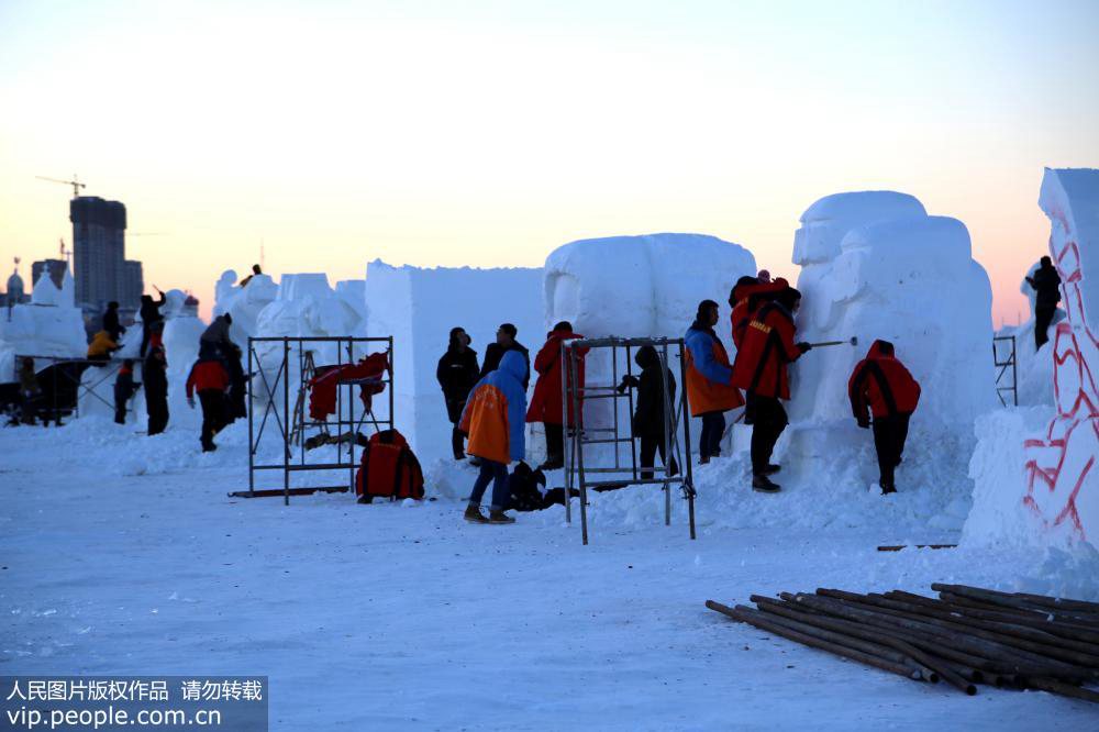 2016 China-Russia snow and ice sculpture contest opens in Heihe