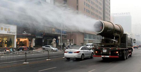 Popular anti-smog vehicle as effective as sprinkler: expert
