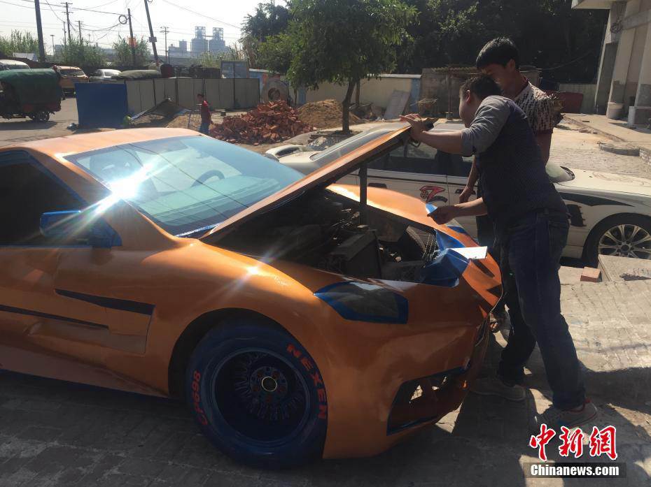 Cool! Auto worker builds sports car by hand