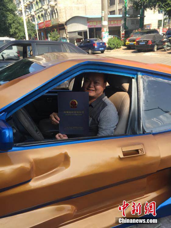 Cool! Auto worker builds sports car by hand