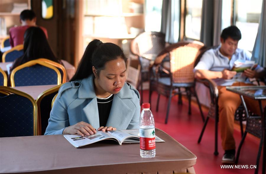 CHINA-LIUZHOU-TRAIN-TRANSFORMED BOOK BAR (CN)