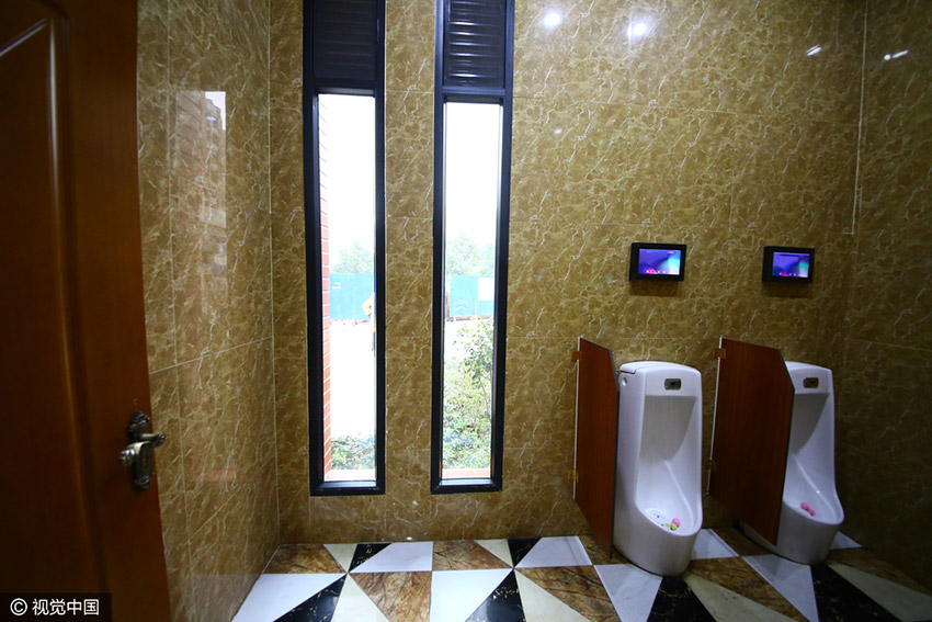 Chongqing builds 5-star public bathroom