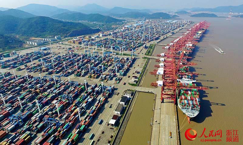 Ningbo Zhoushan Port becomes first port with annual cargo exceeding 900 million tons