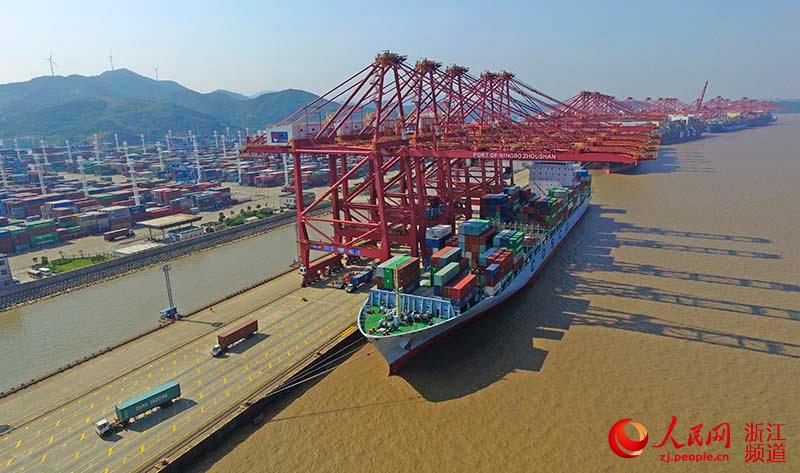 Ningbo Zhoushan Port becomes first port with annual cargo