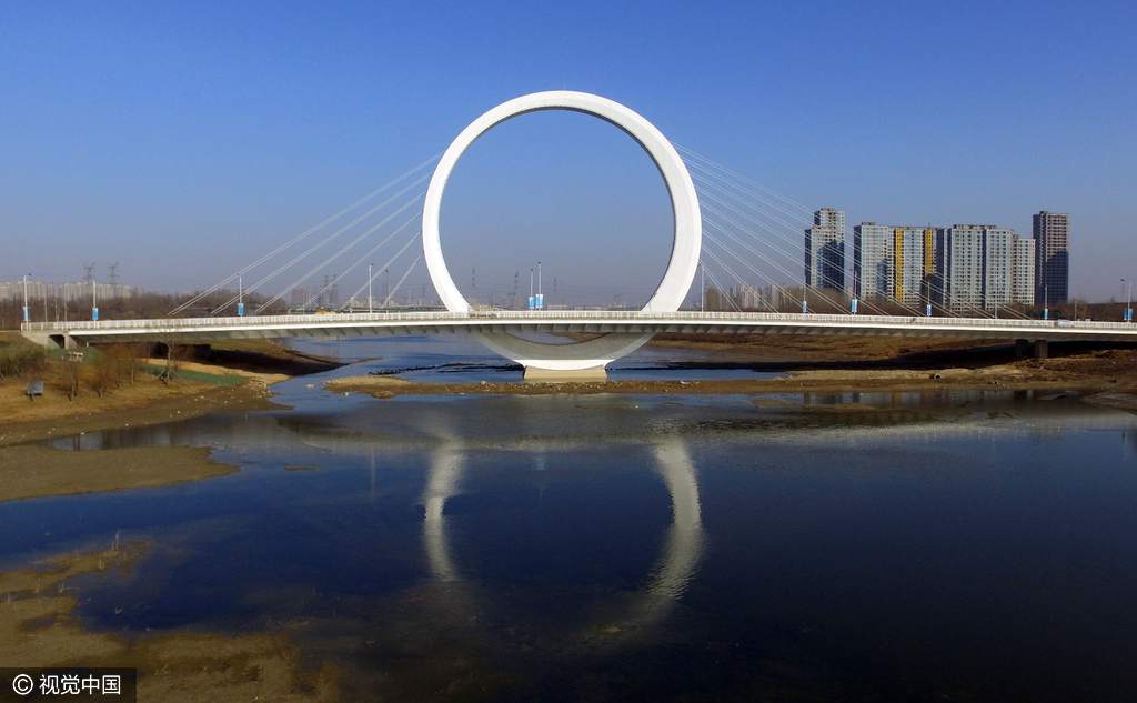 Eye-catching 'ring' bridge in Zhengzhou