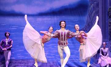 Russian dancers perform in ballet "Swan Lake" in Beijing
