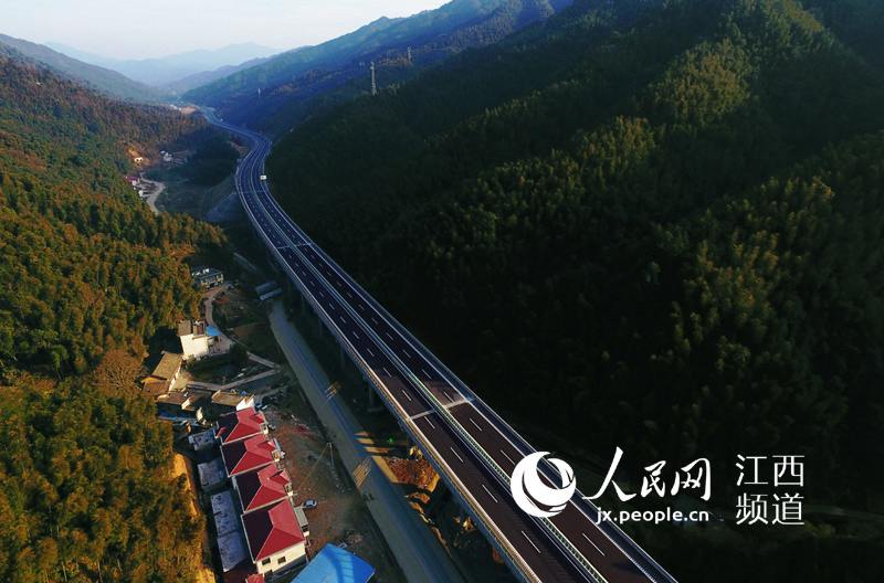 Jiangxi province opens 12 new highways