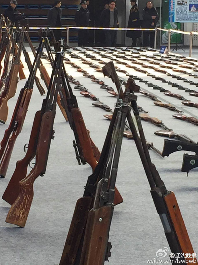 Liaoning public security organ destroys illegal guns and knives 