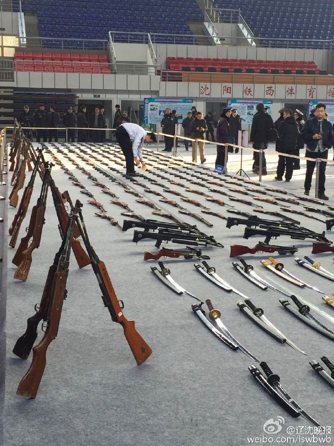 Liaoning public security organ destroys illegal guns and knives 