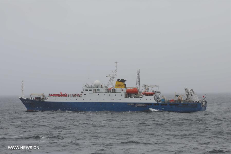Two Chinese research vessels rendezvous in the Antarctic