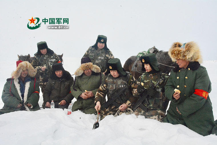 Armed police train amid flames, snow in Xinjiang