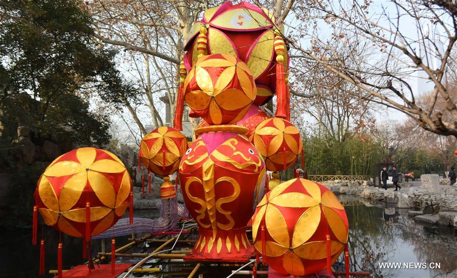 Lanterns installed for 2017 Baotu Spring Lantern Festival in E China's ...