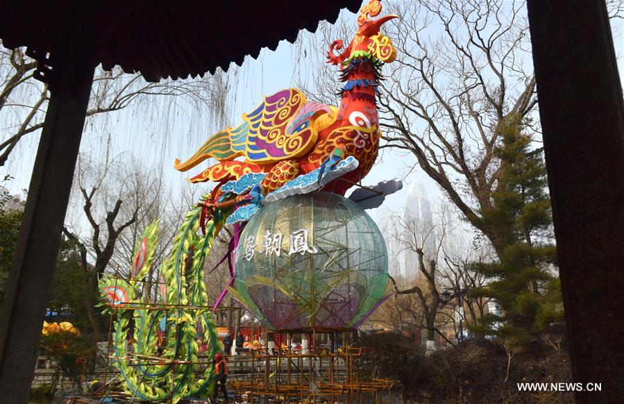 Lanterns installed for 2017 Baotu Spring Lantern Festival in E China's ...