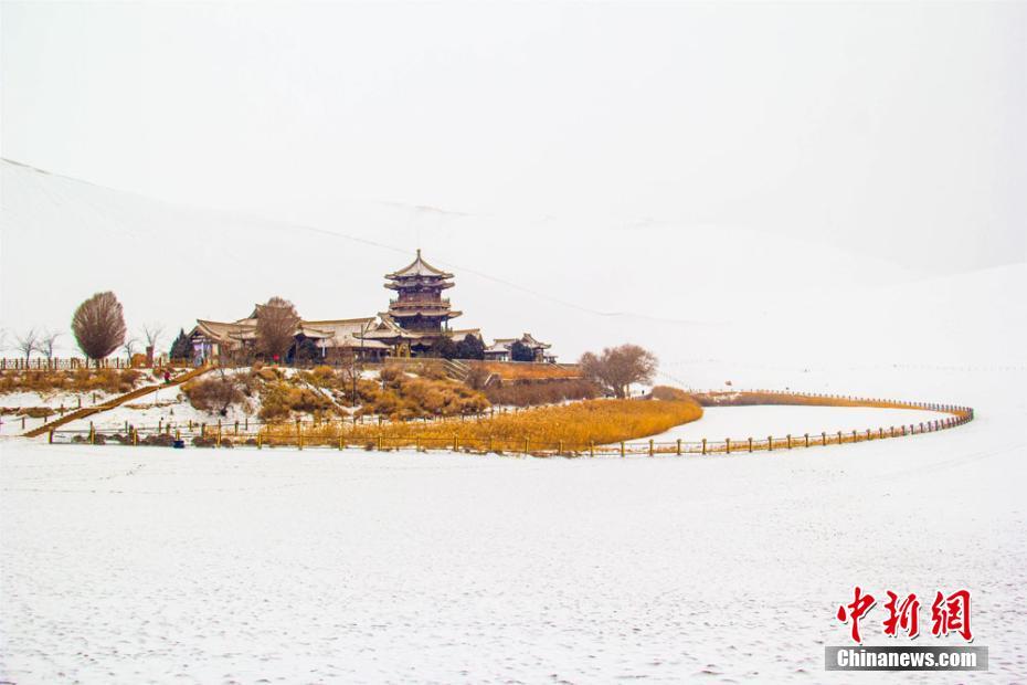 First snow of 2017 in Gobi Desert