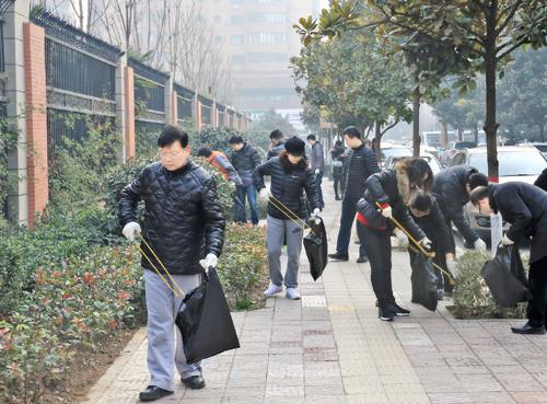 Xi'an High-tech Industries Development Zone carries out city appearance and environmental sanitation campaign