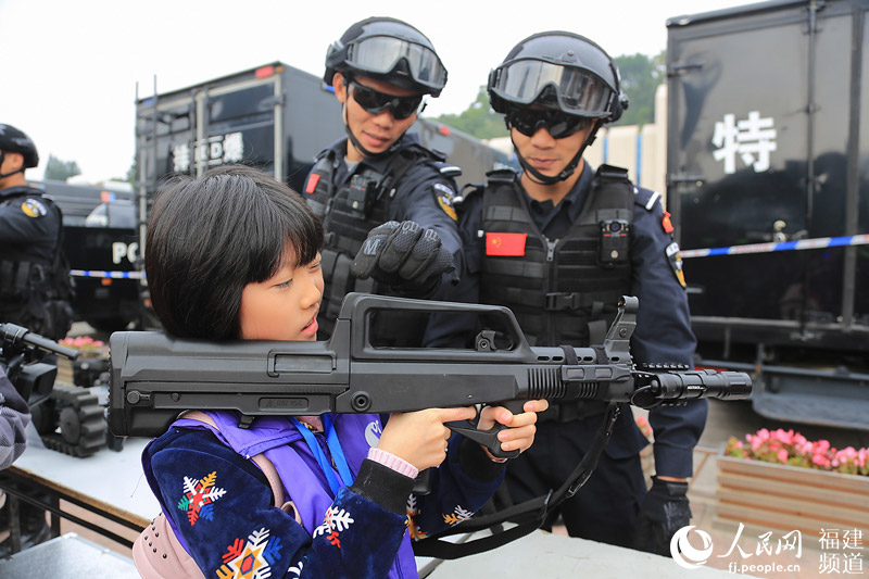 Feel the 'muscle' of Fuzhou's SWAT team