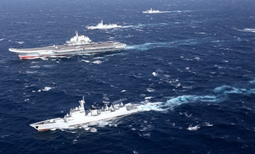 China's aircraft carrier formation passes through Taiwan Strait